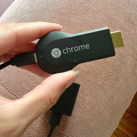 Google Chromecast HDMI Streaming Media Player H2G2-42 - Picture 1 of 3